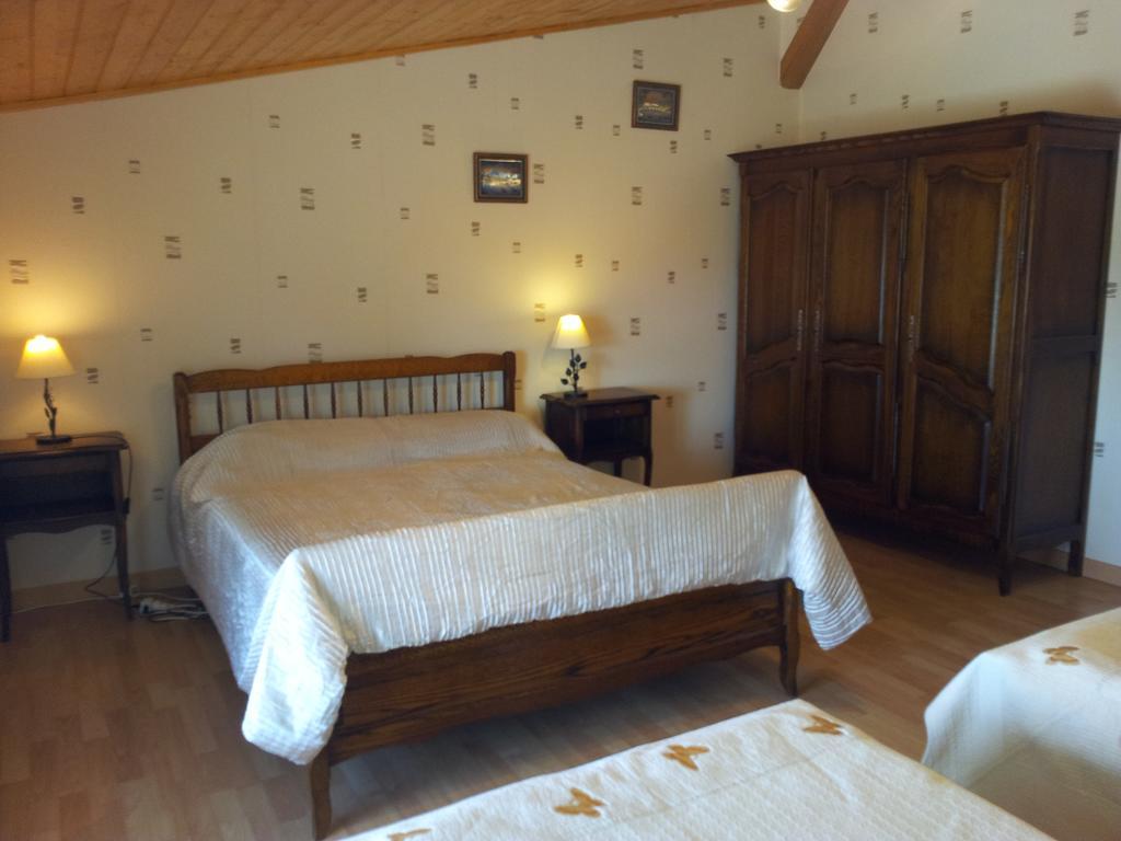La Croix De Bois Jayat Room photo